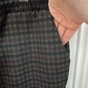 Size M, dress pants that are super comfy like sweatpants. With pockets